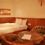 The Woodlands Residency- Unmarried And Stag Groups Not Allowed