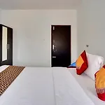 Iroomz Rich Queen House Cottage