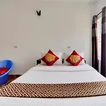 Iroomz Rich Queen House Cottage