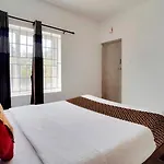 Iroomz Rich Queen House Cottage