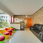 Iroomz Rich Queen House Cottage