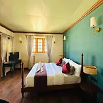 Mowbray House Resort
