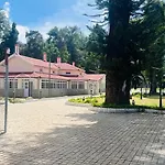 Mowbray House Resort