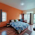 Serenity Inn - Rose Garden