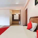 Oyo 48910 Hotel Blue Bird Deluxe