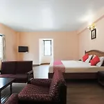 Oyo 48910 Hotel Blue Bird Deluxe