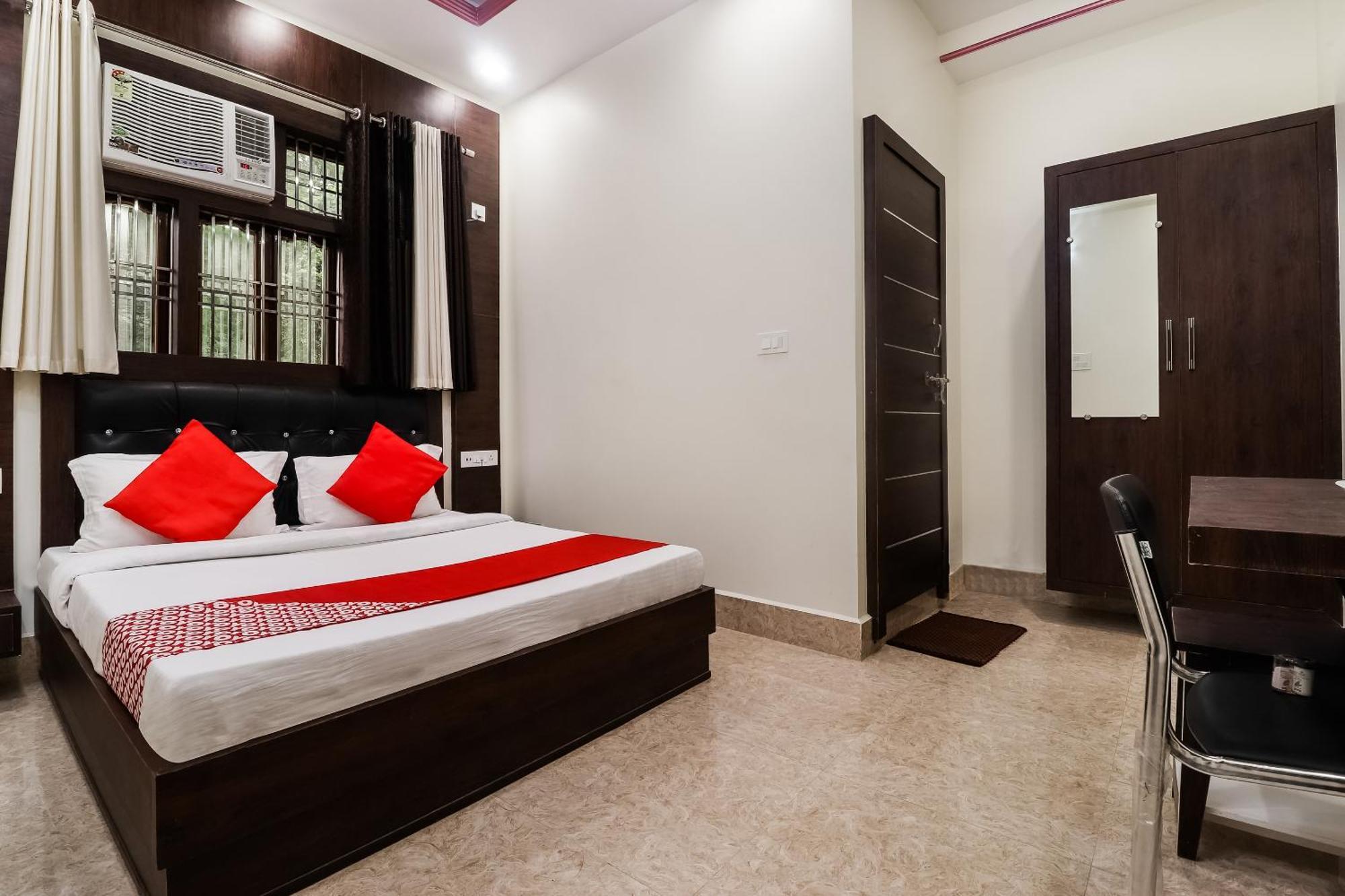 Hotel Oyo 72317 C S Grand Palace 3*