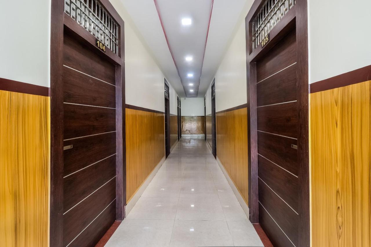 Hotel Oyo 72317 C S Grand Palace 3*
