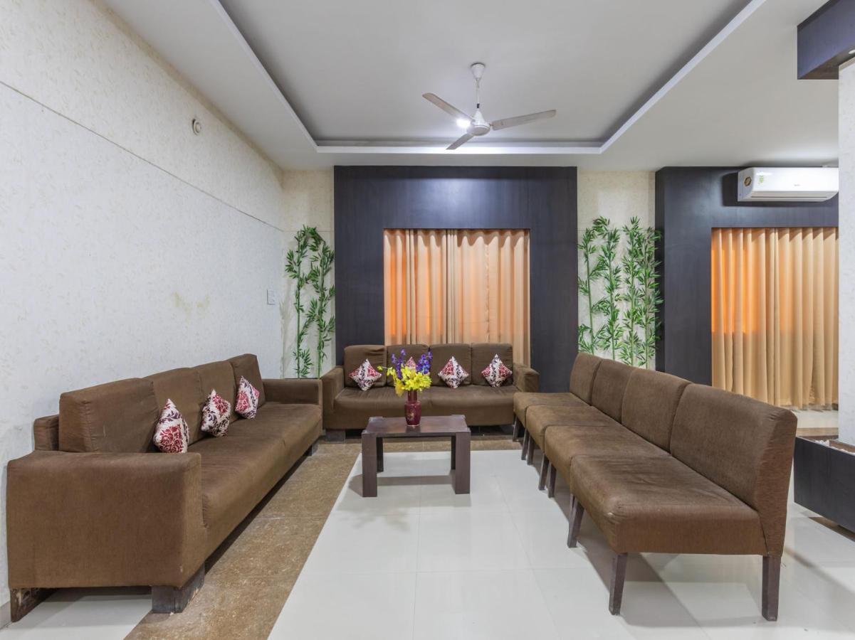 Hotel Oyo 72317 C S Grand Palace