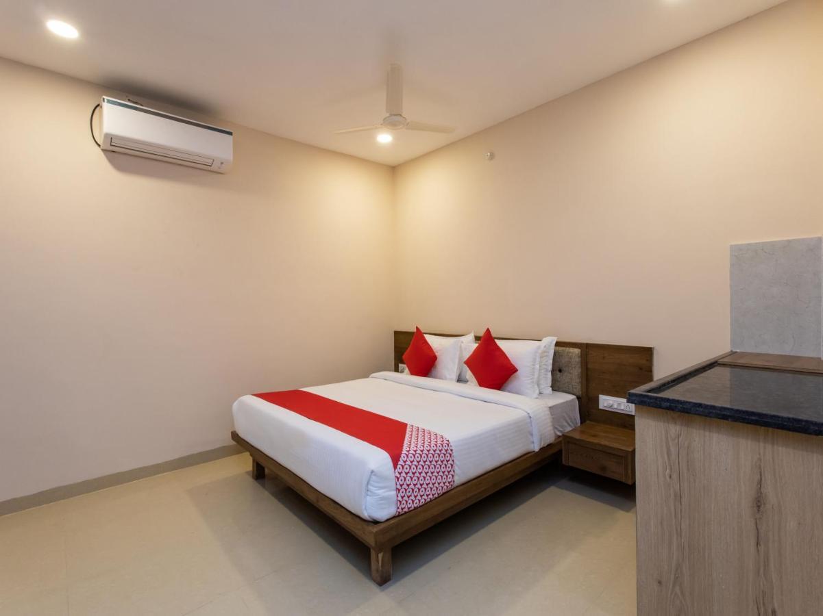 Oyo 72317 C S Grand Palace Hotel 3*