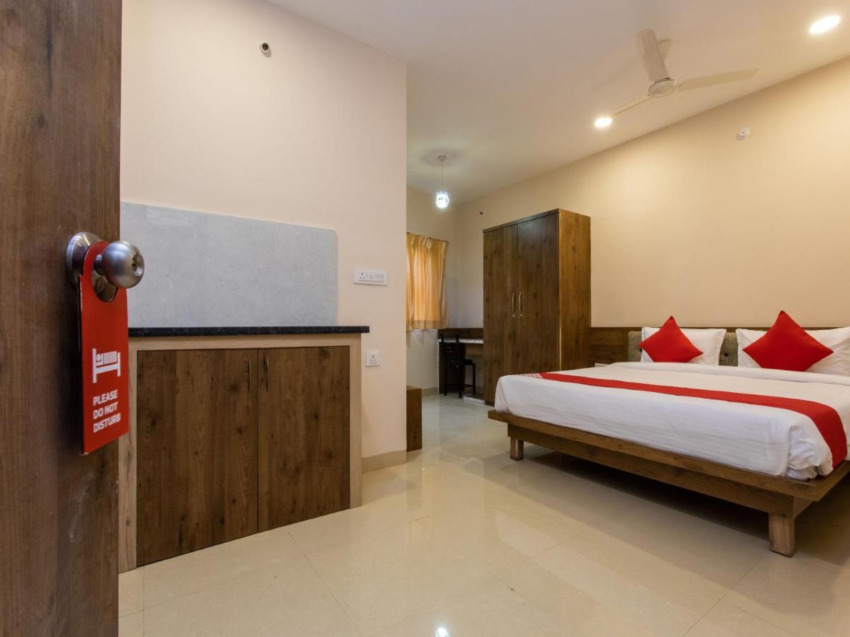 Oyo 72317 C S Grand Palace 3*