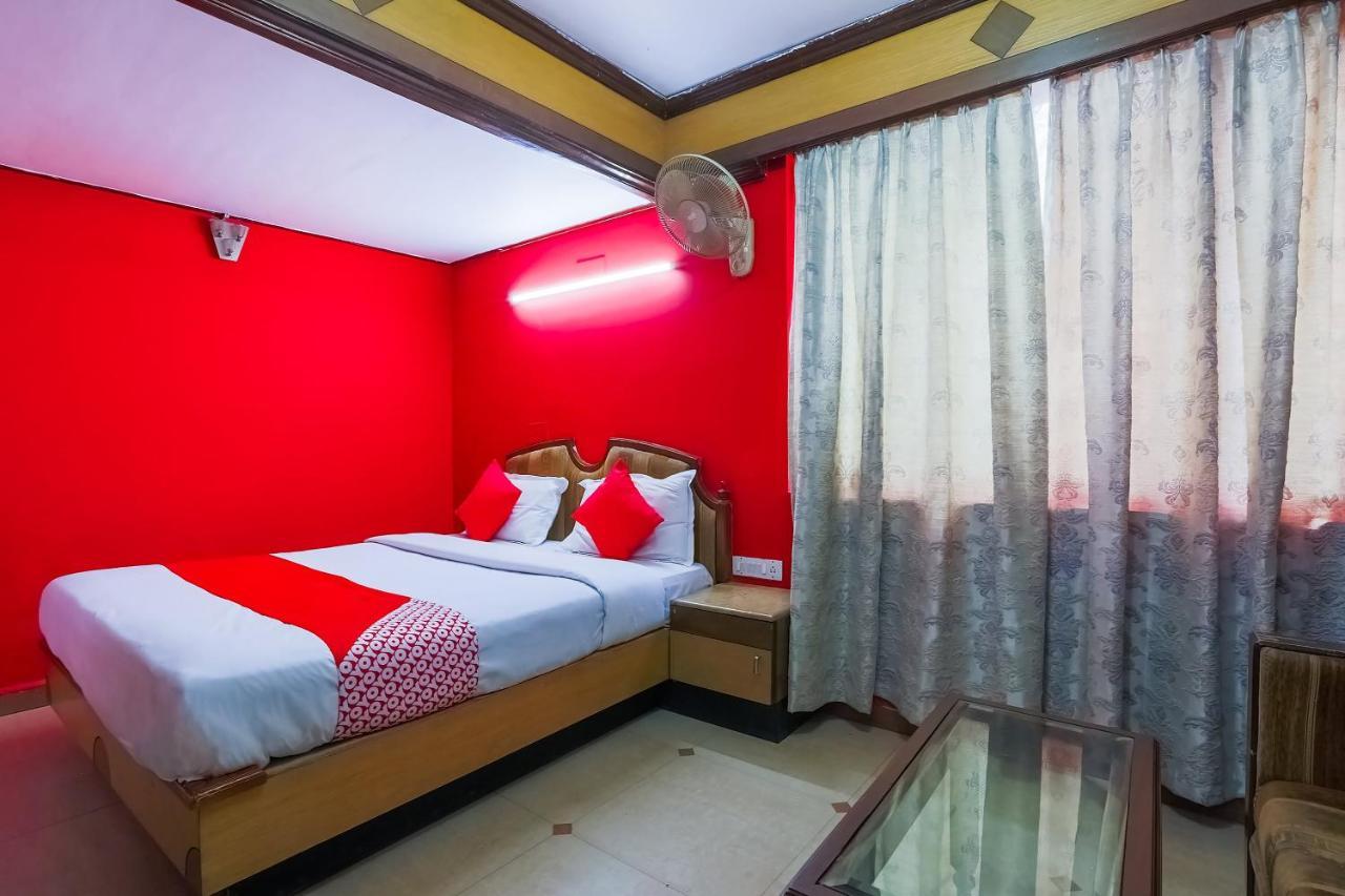 Oyo Flagship 24364 Shiv Shanthi Grand Hotel 3*