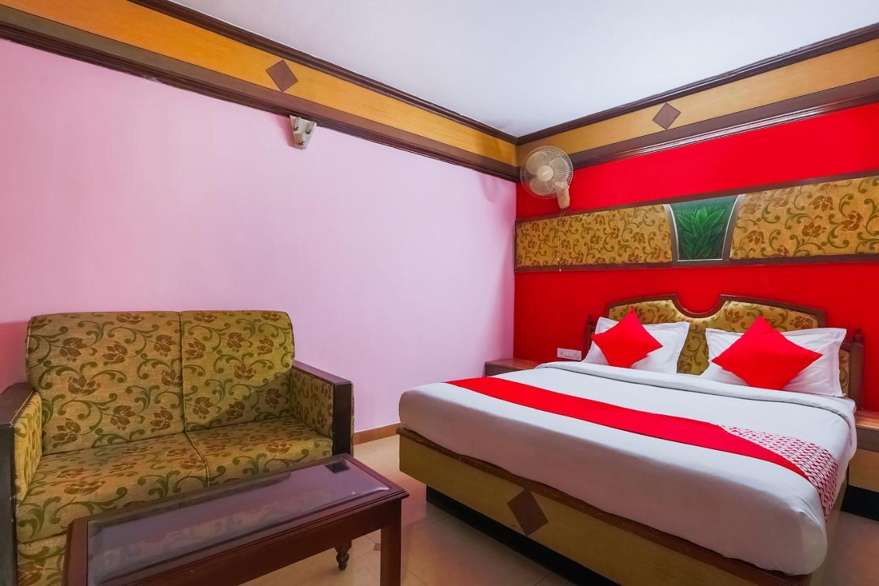 Oyo Flagship 24364 Shiv Shanthi Grand 3*