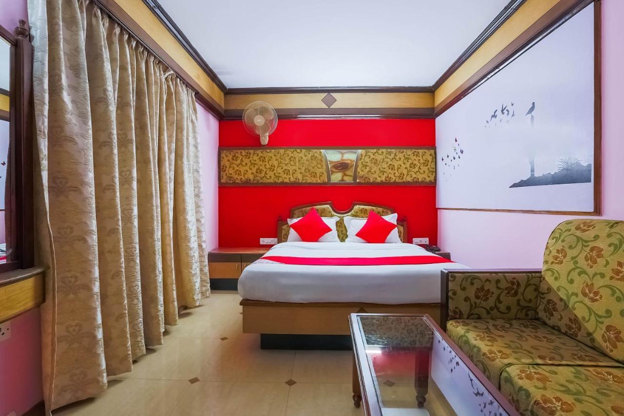 Oyo Flagship 24364 Shiv Shanthi Grand Hotel 3*