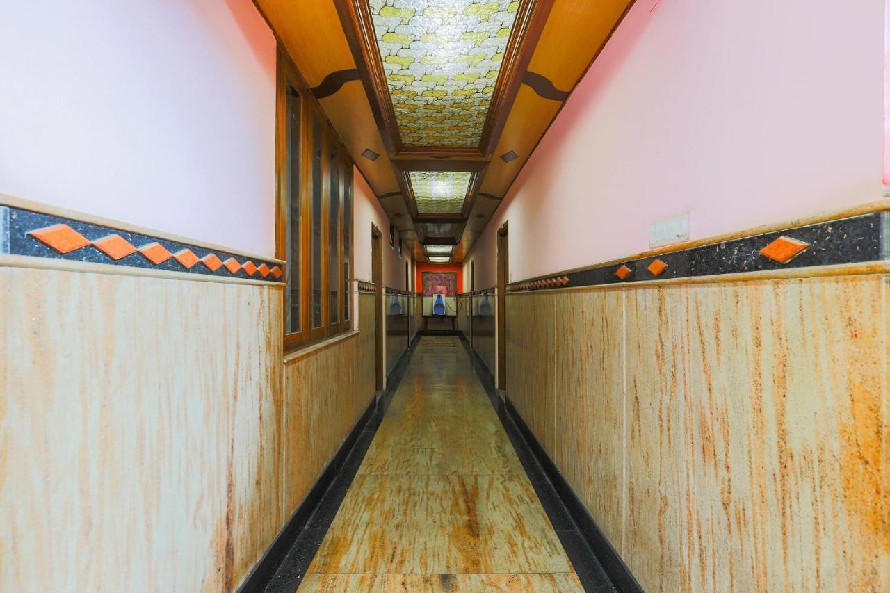 Hotel Oyo Flagship 24364 Shiv Shanthi Grand 3*