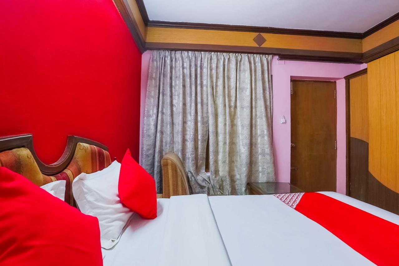 Oyo Flagship 24364 Shiv Shanthi Grand Hotel 3*