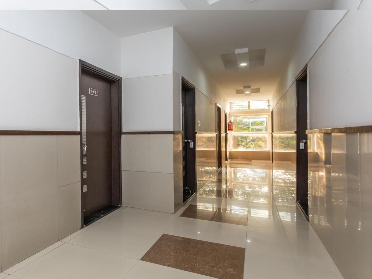 Oyo 72317 C S Grand Palace Hotel 3*