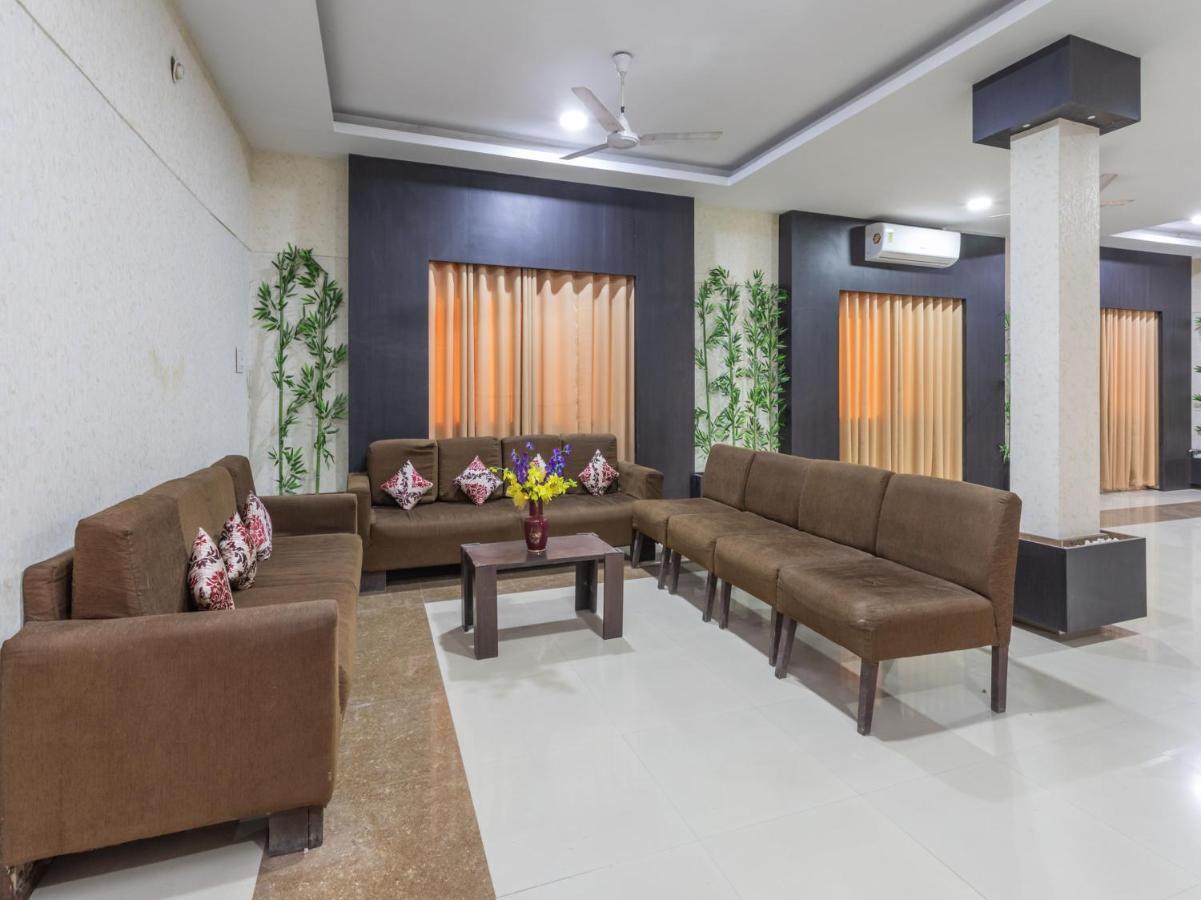 Hotel Oyo 72317 C S Grand Palace