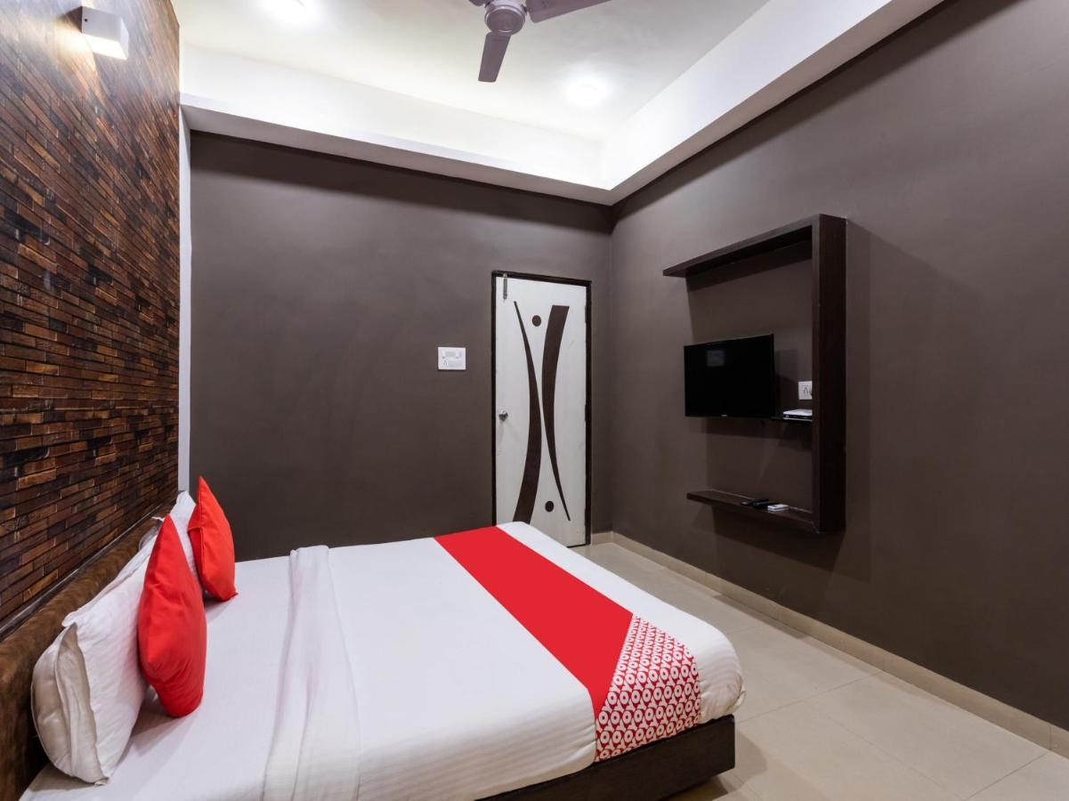 Oyo 72317 C S Grand Palace 3*