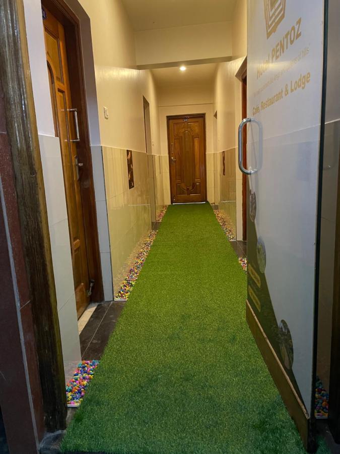 Pentoz - Charing Cross, Hotel