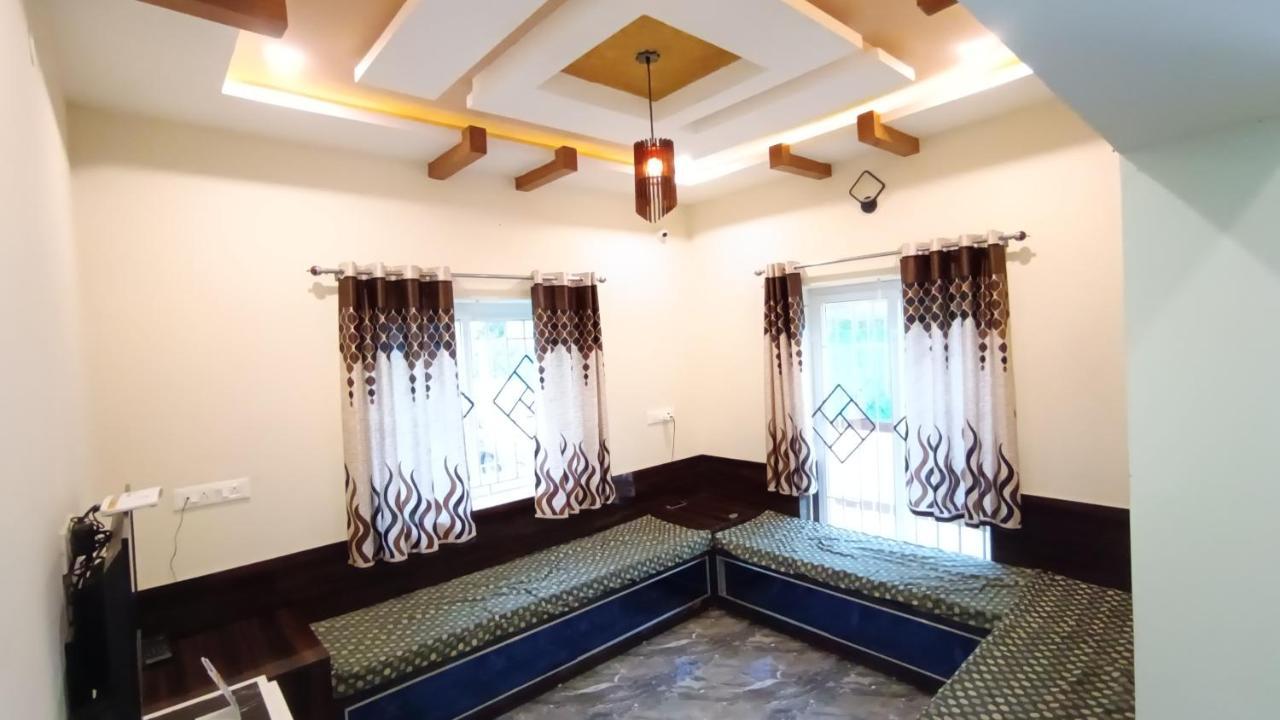 Bed & Breakfast Rose Garden Enclave For Families & Executives