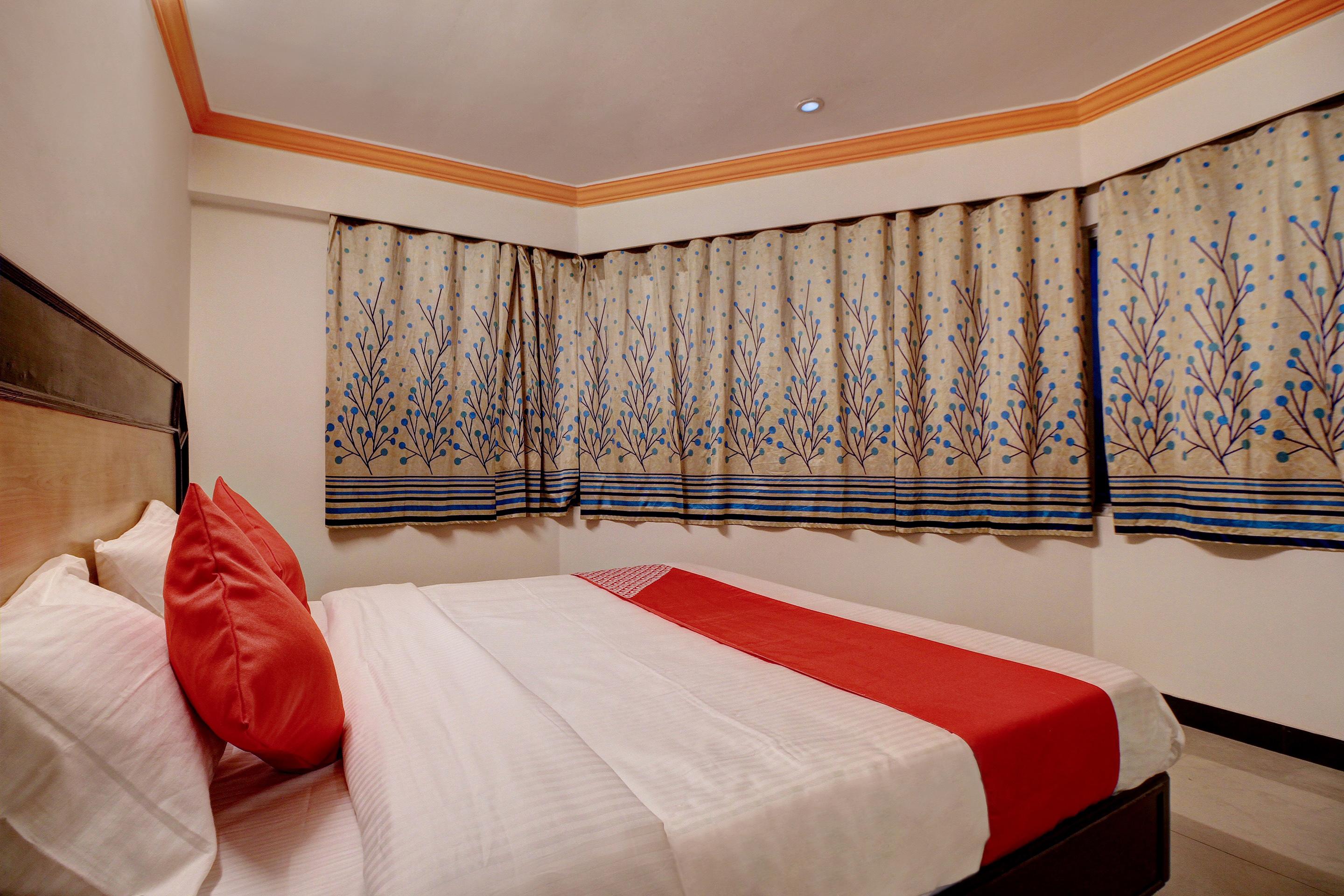 Oyo 19910 Sapphire Paradise Hotel