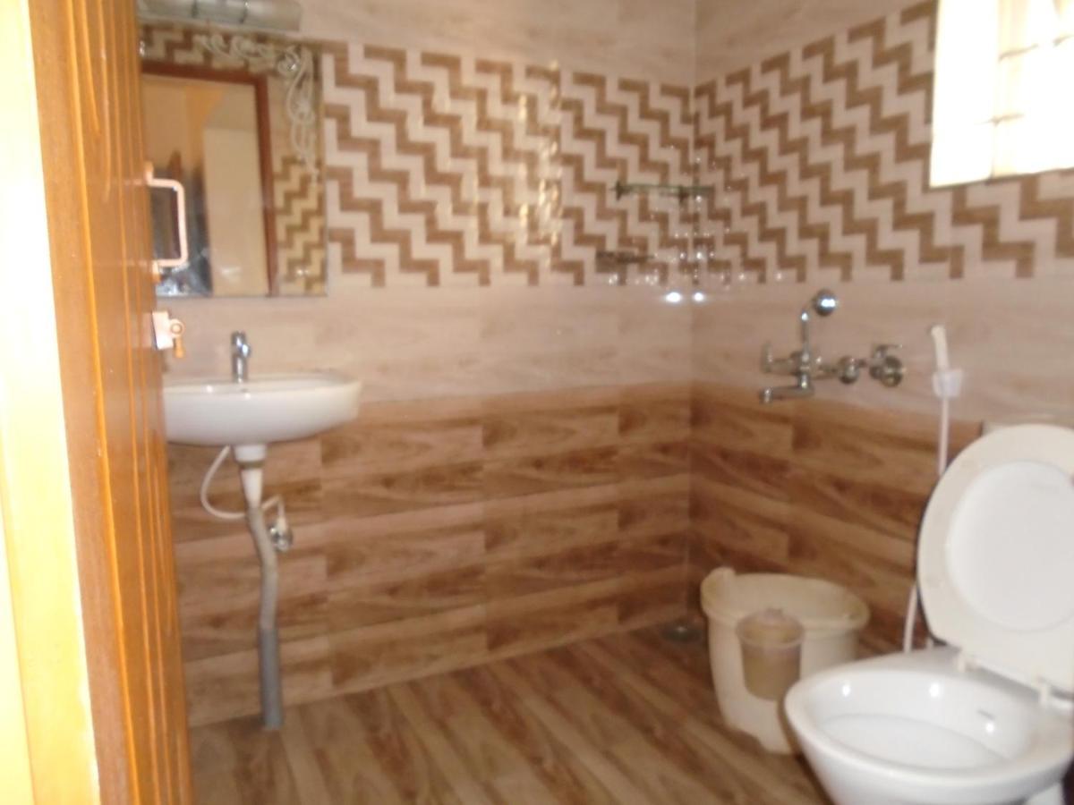 Lodge Cliff Residency Near Botanical Garden *