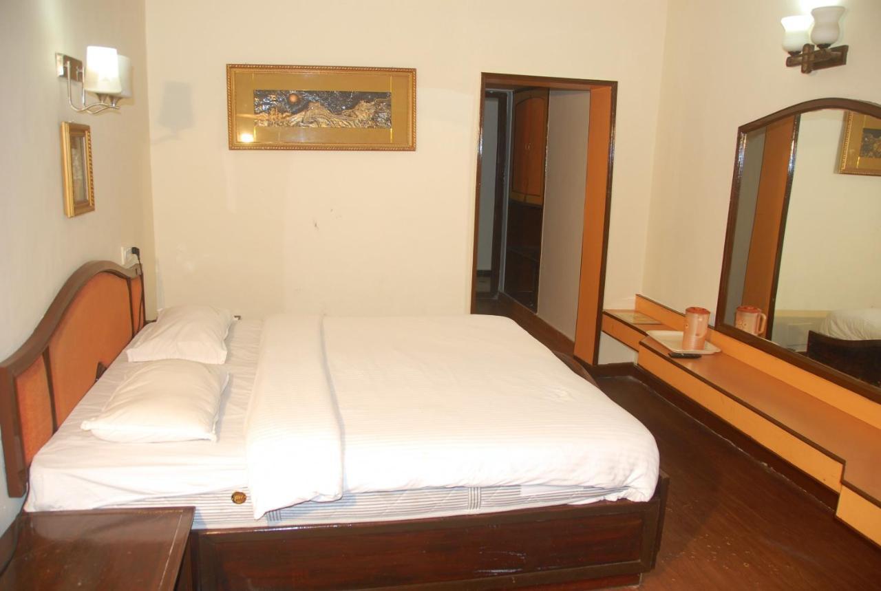 Hotel Sapphire Garden View Ooty