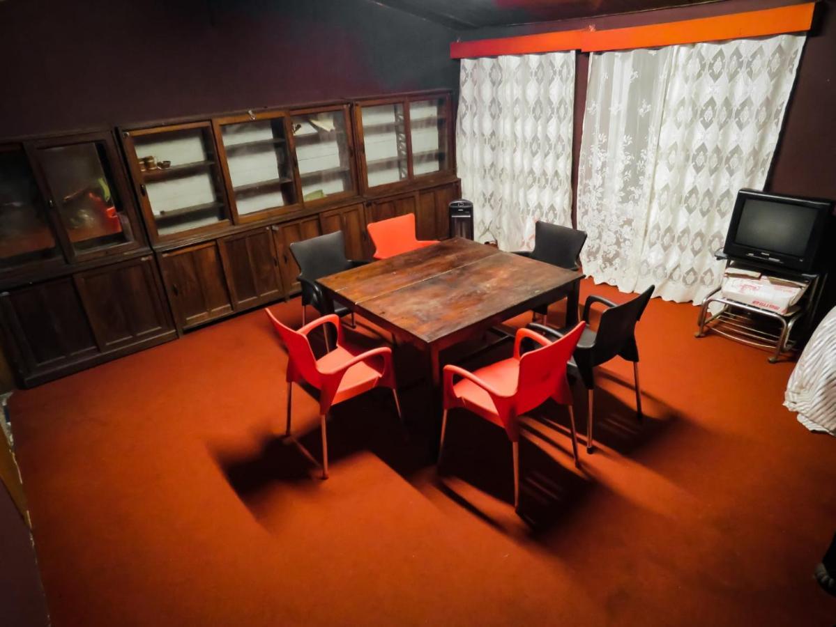 Woodside Bungalow Hotel *