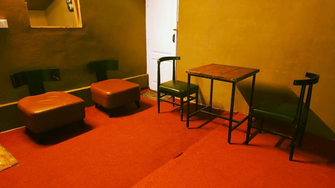 Woodside Bungalow Hotel *