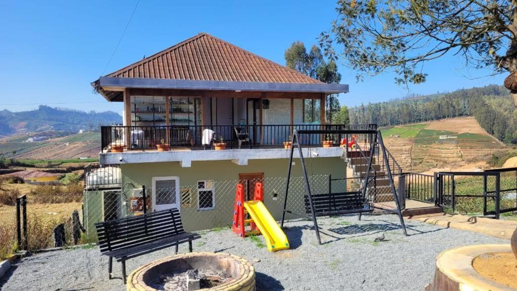 Bed & Breakfast Club Square Ooty