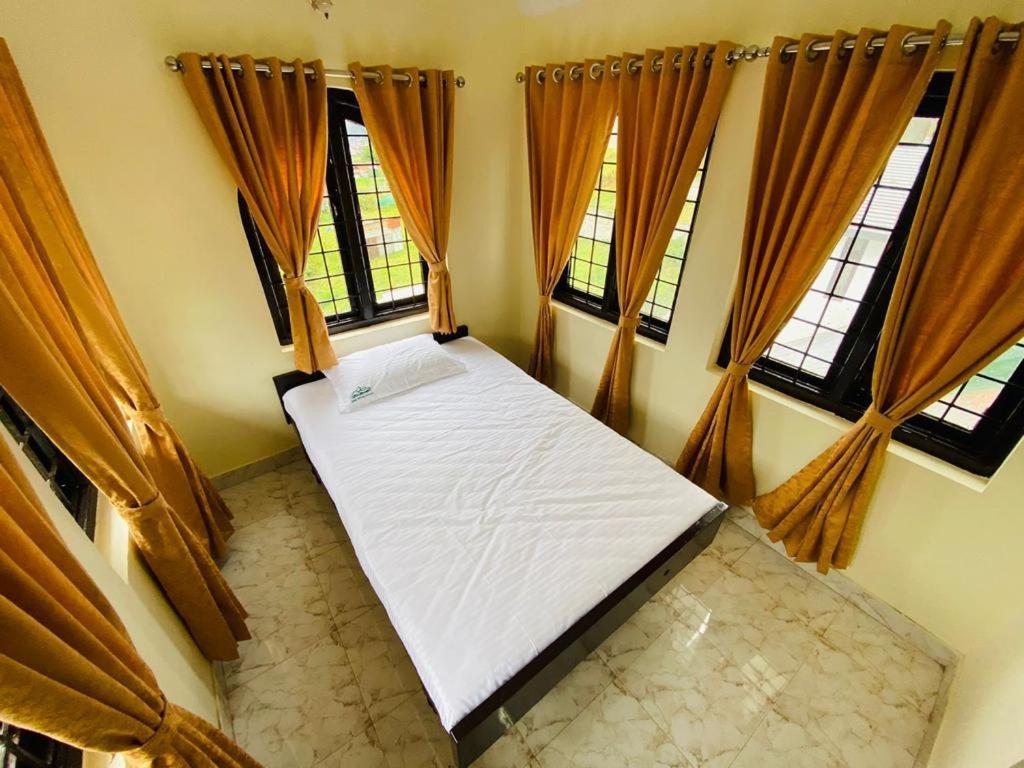Bob Leisure's Bed & Breakfast Ooty