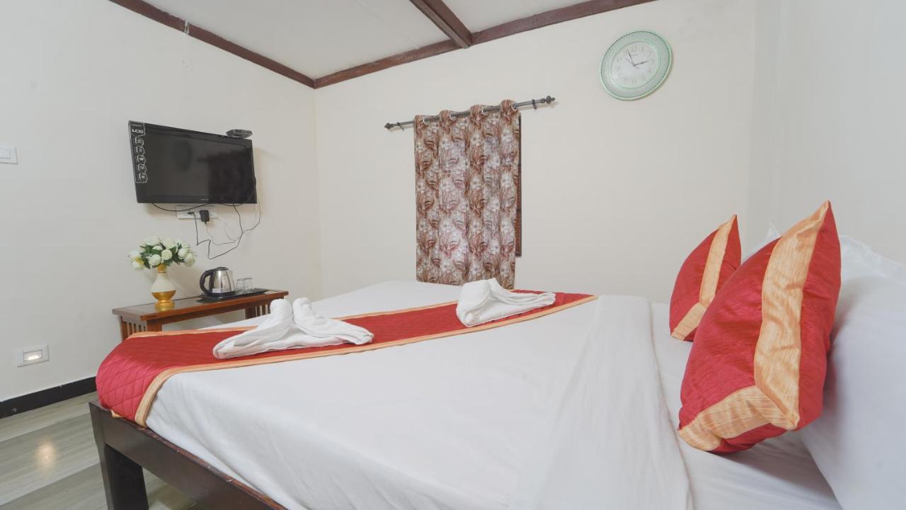 Amuthu Residency Resort *