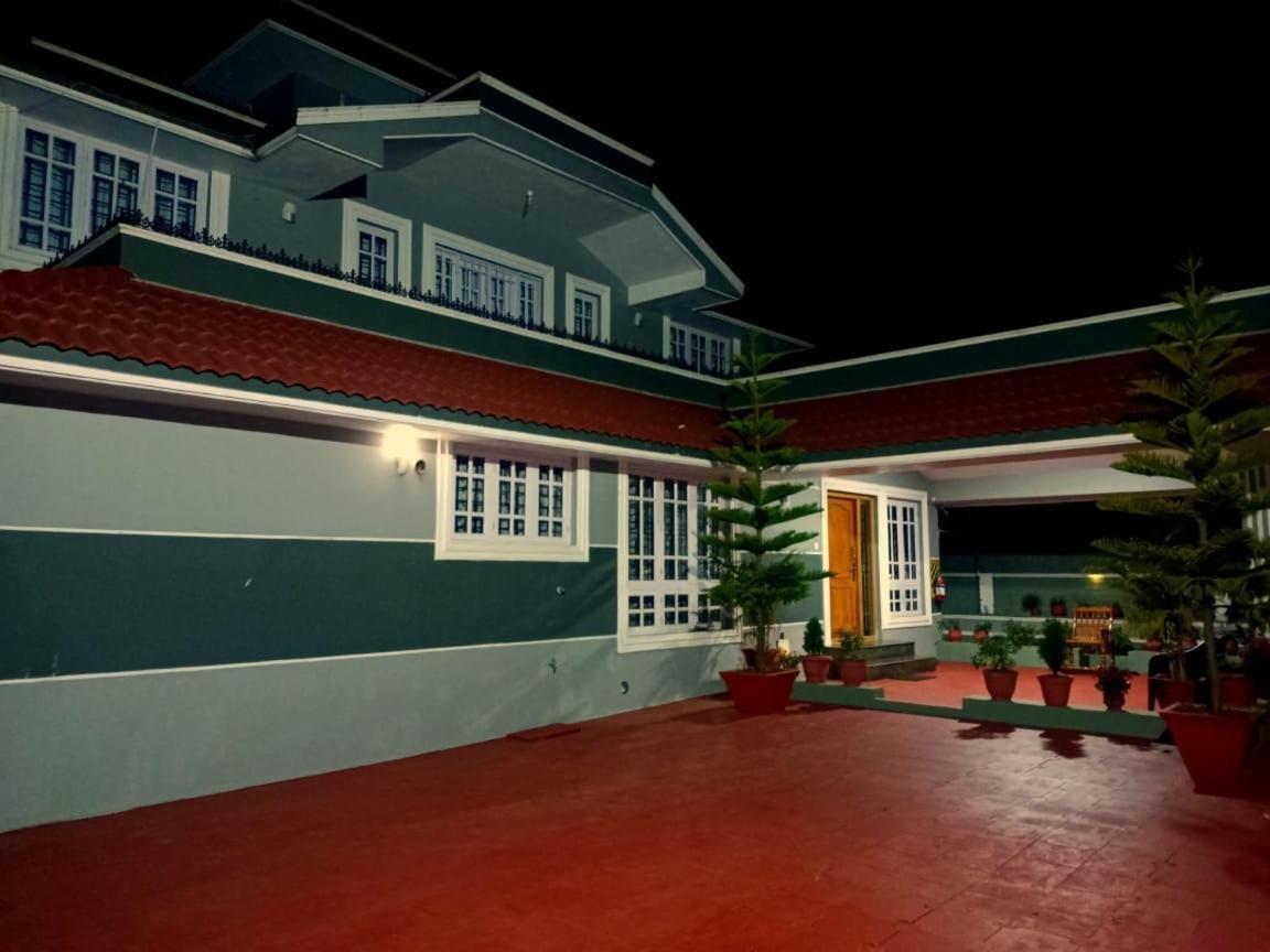 Nivi * Ooty