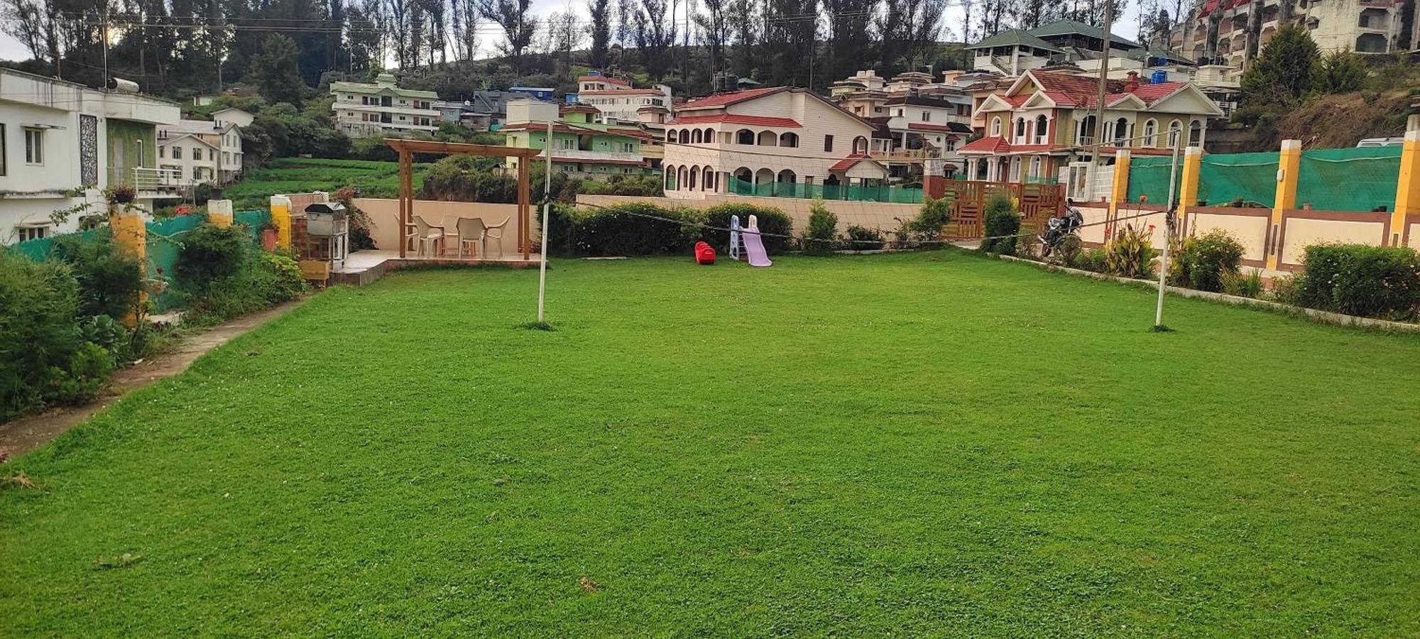 Rose Garden Enclave For Families & Executives Bed & Breakfast