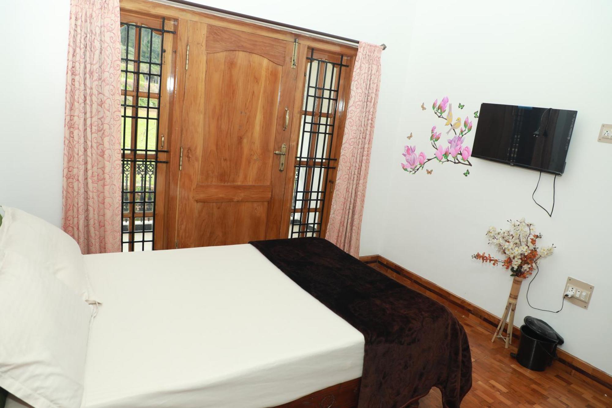 Pine Hood Homestay Ooty