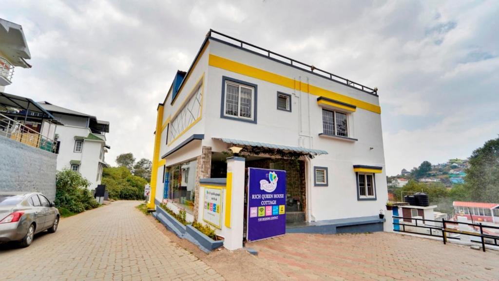 Iroomz Rich Queen House Ooty