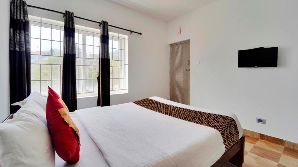 Resort Iroomz Rich Queen House Ooty
