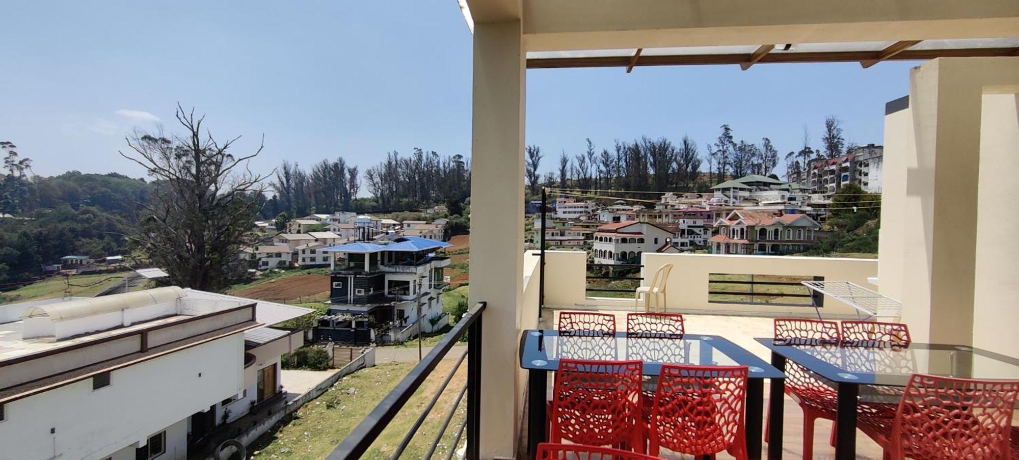 Bed & Breakfast Rose Garden Enclave For Families & Executives