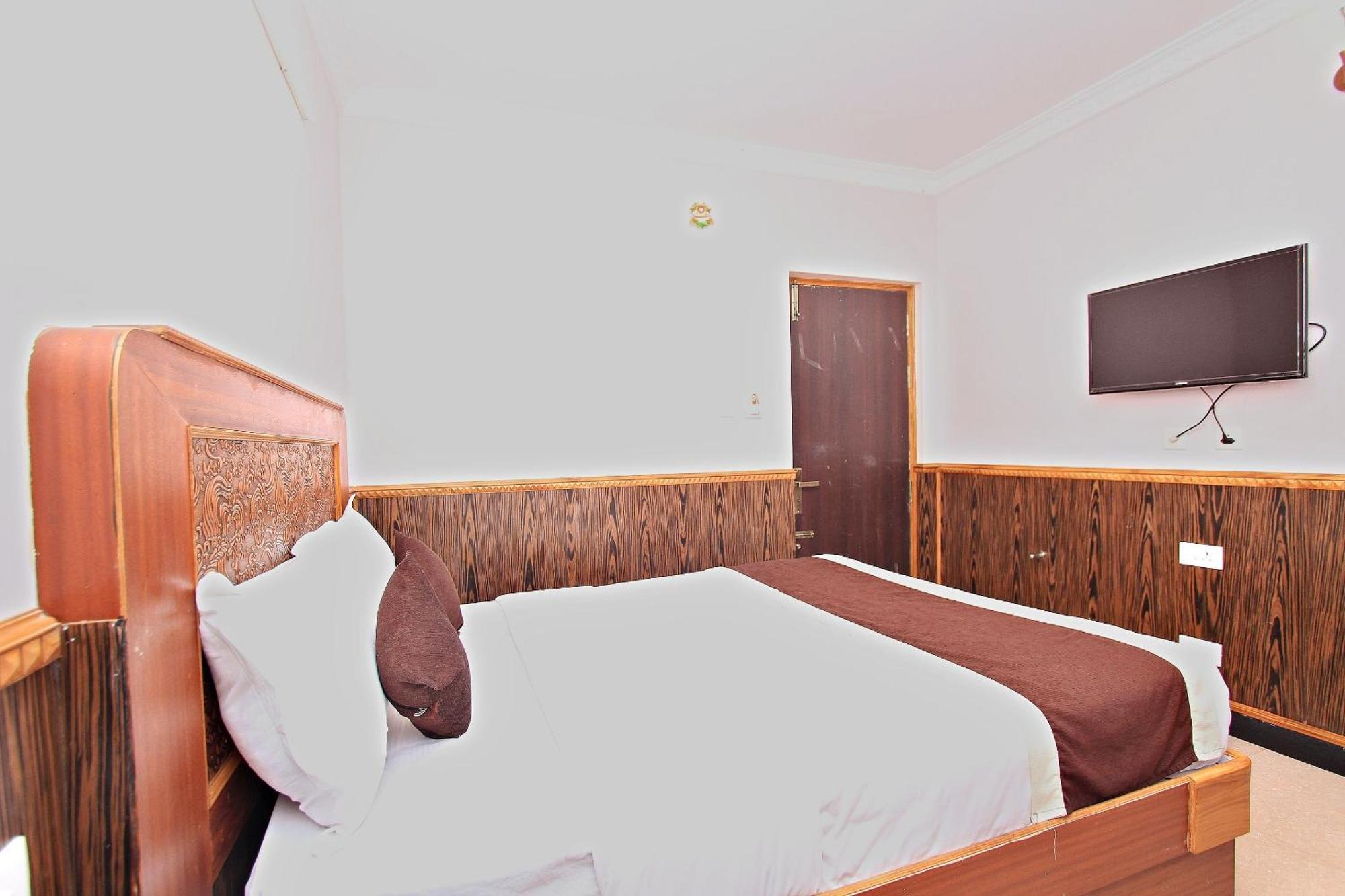 Hotel Capital O 8709 Rain Forest