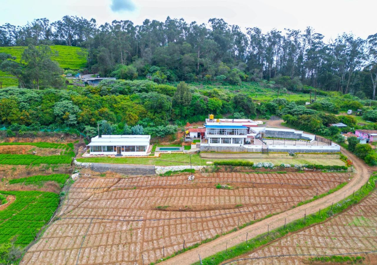 Silent Retreat Pool By Voye Homes * Ooty