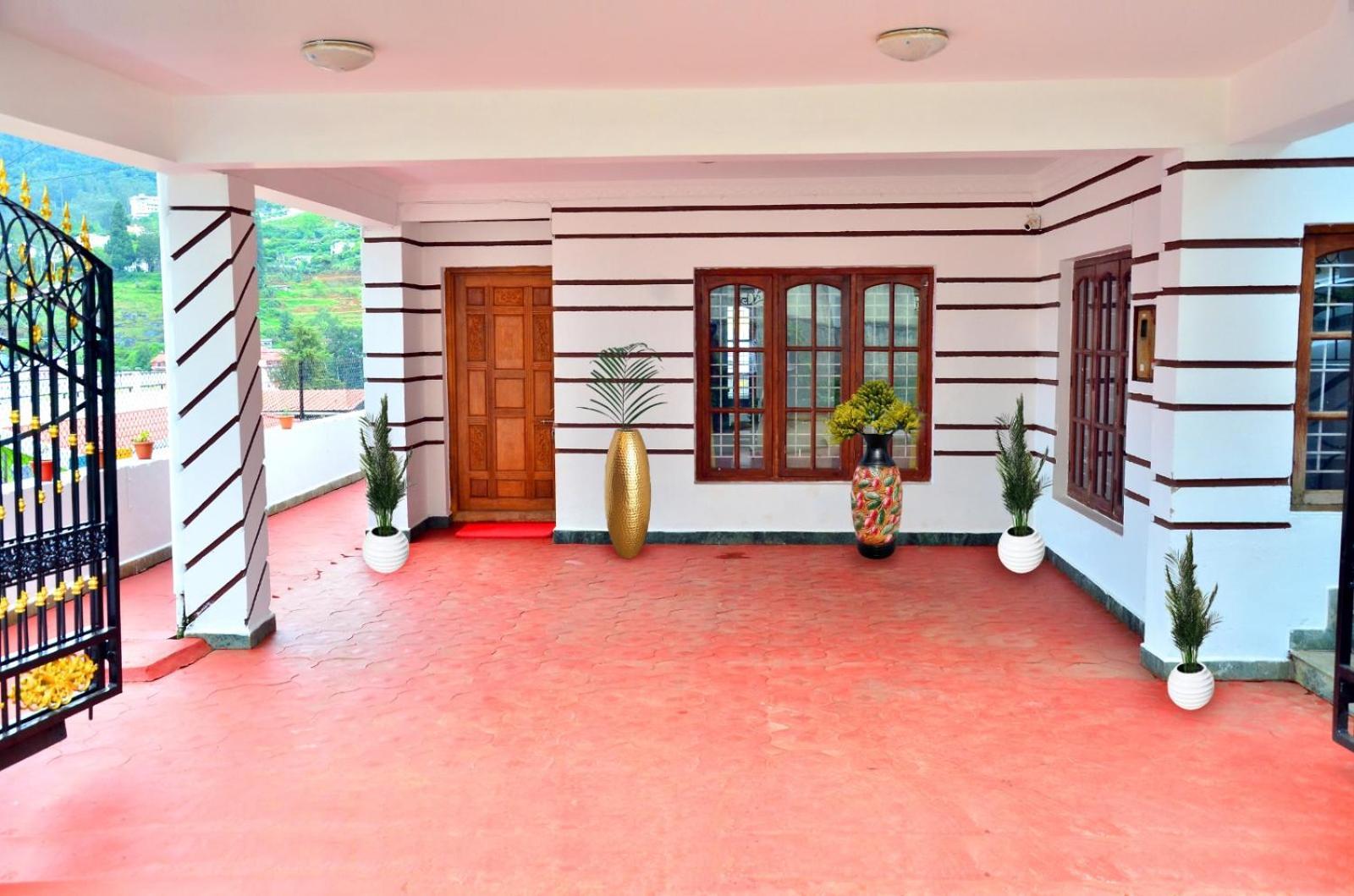 Elk Hill Palace *