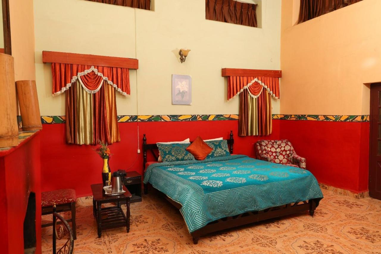 Cliff Club * Ooty