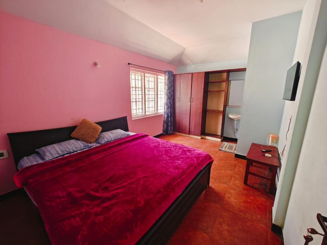 Hilldown Lodge Ooty