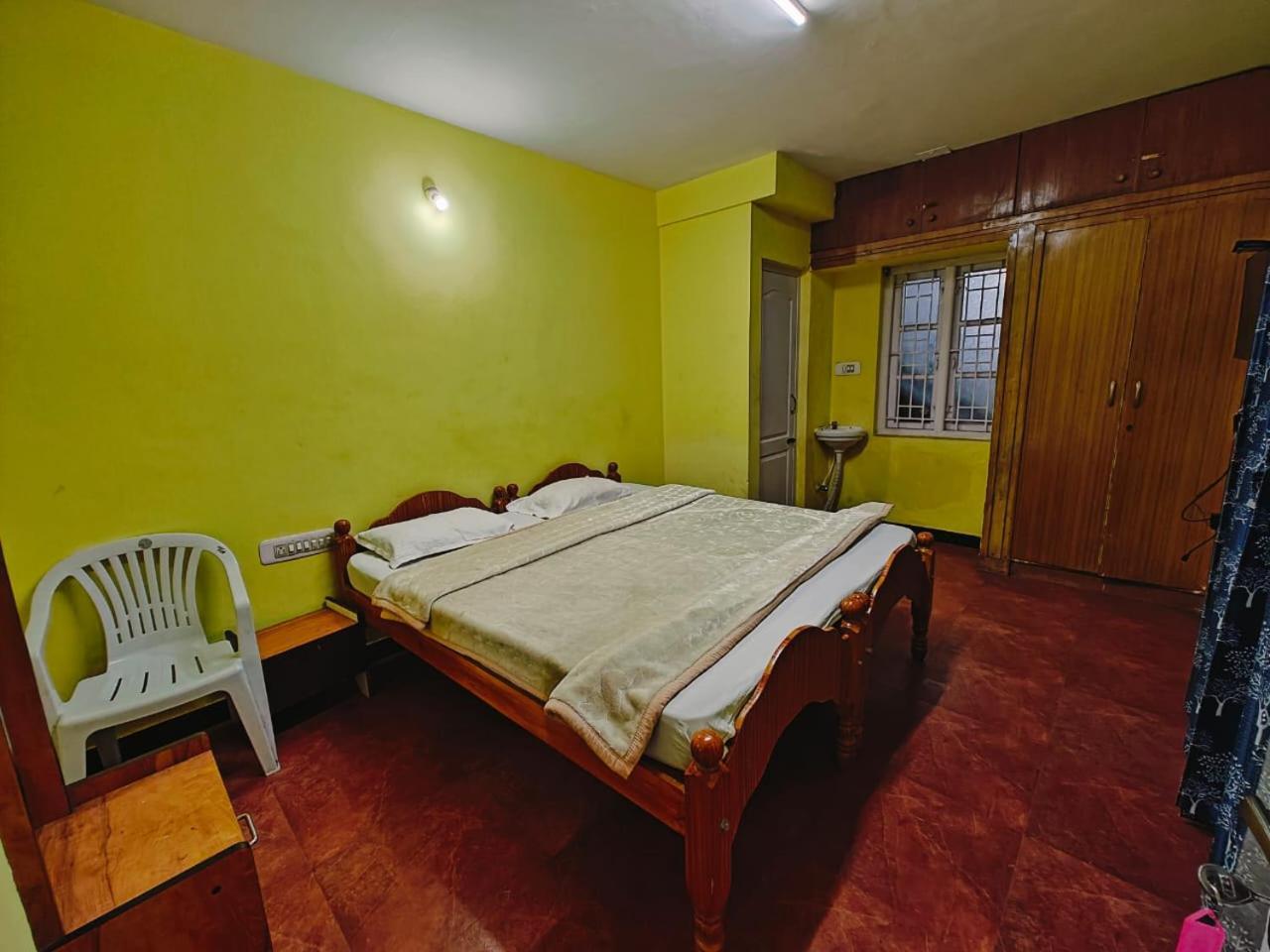 Hilldown Lodge Ooty