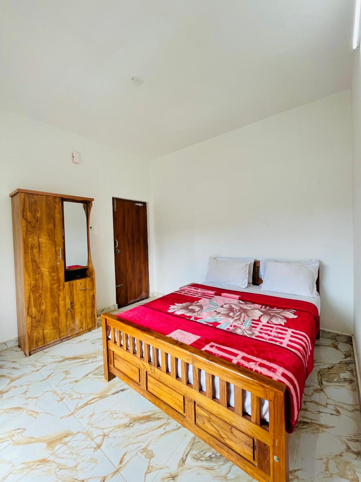 Sri Hari Shrinivas Residency Hotel *