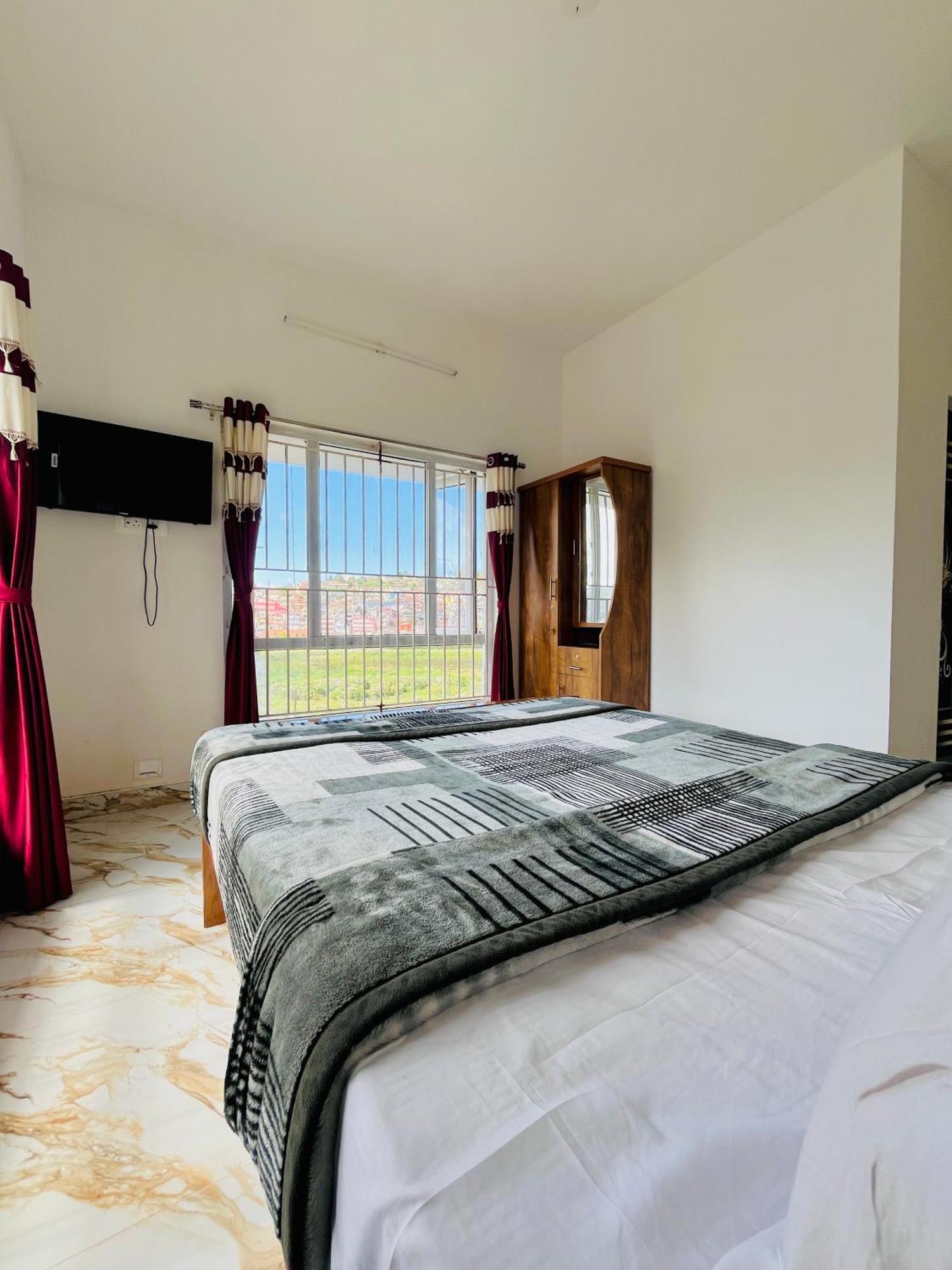 Sri Hari Shrinivas Residency Hotel