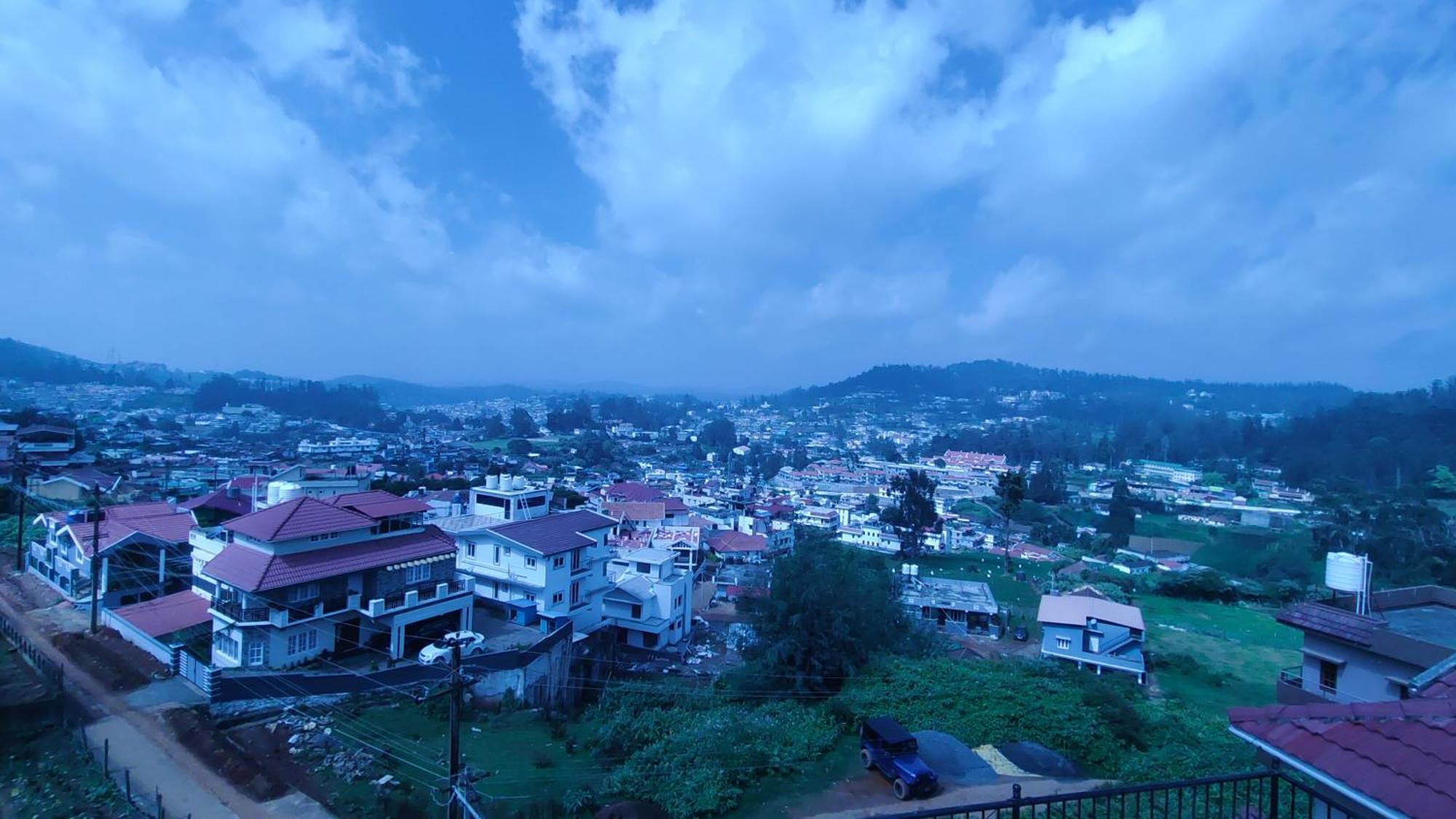 V Star Sunset View * Ooty