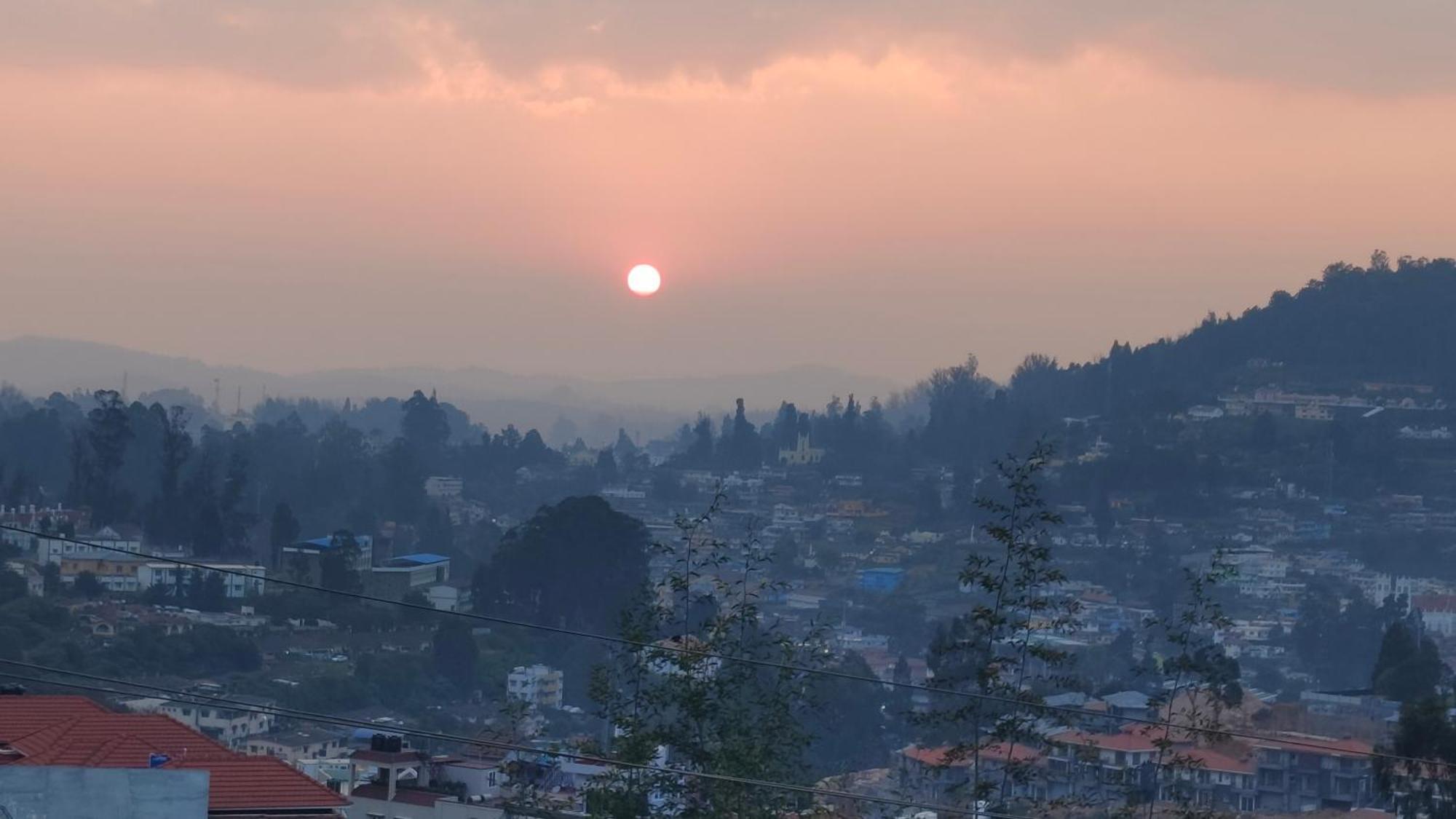 V Star Sunset View Apartment Ooty