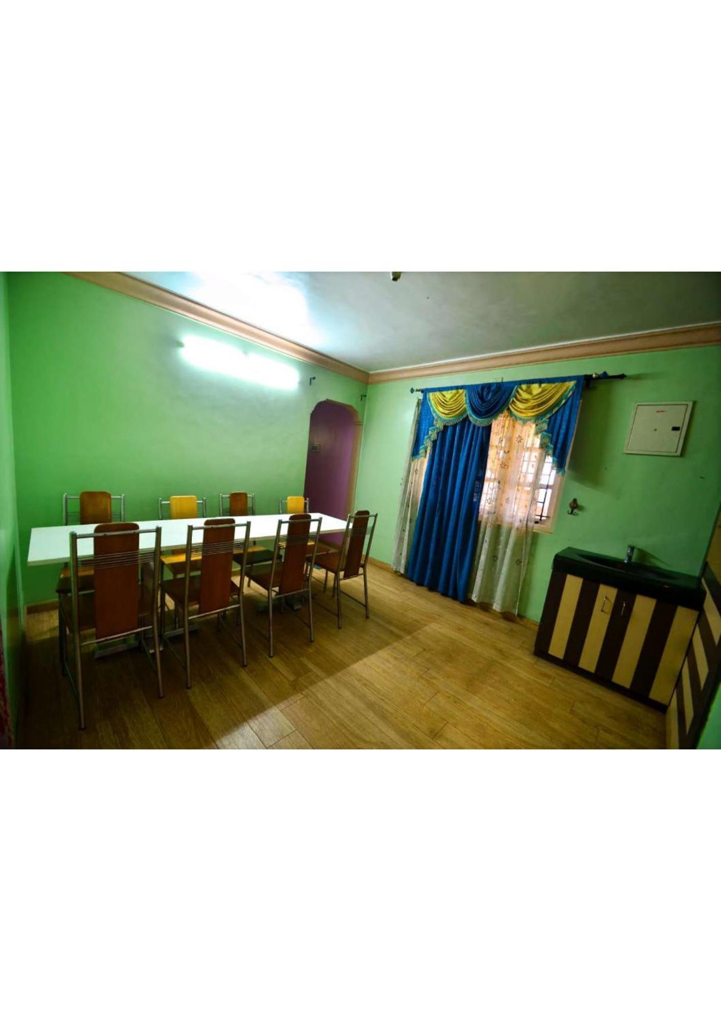 Apartment Melbourne Gardens 3 Bhk *